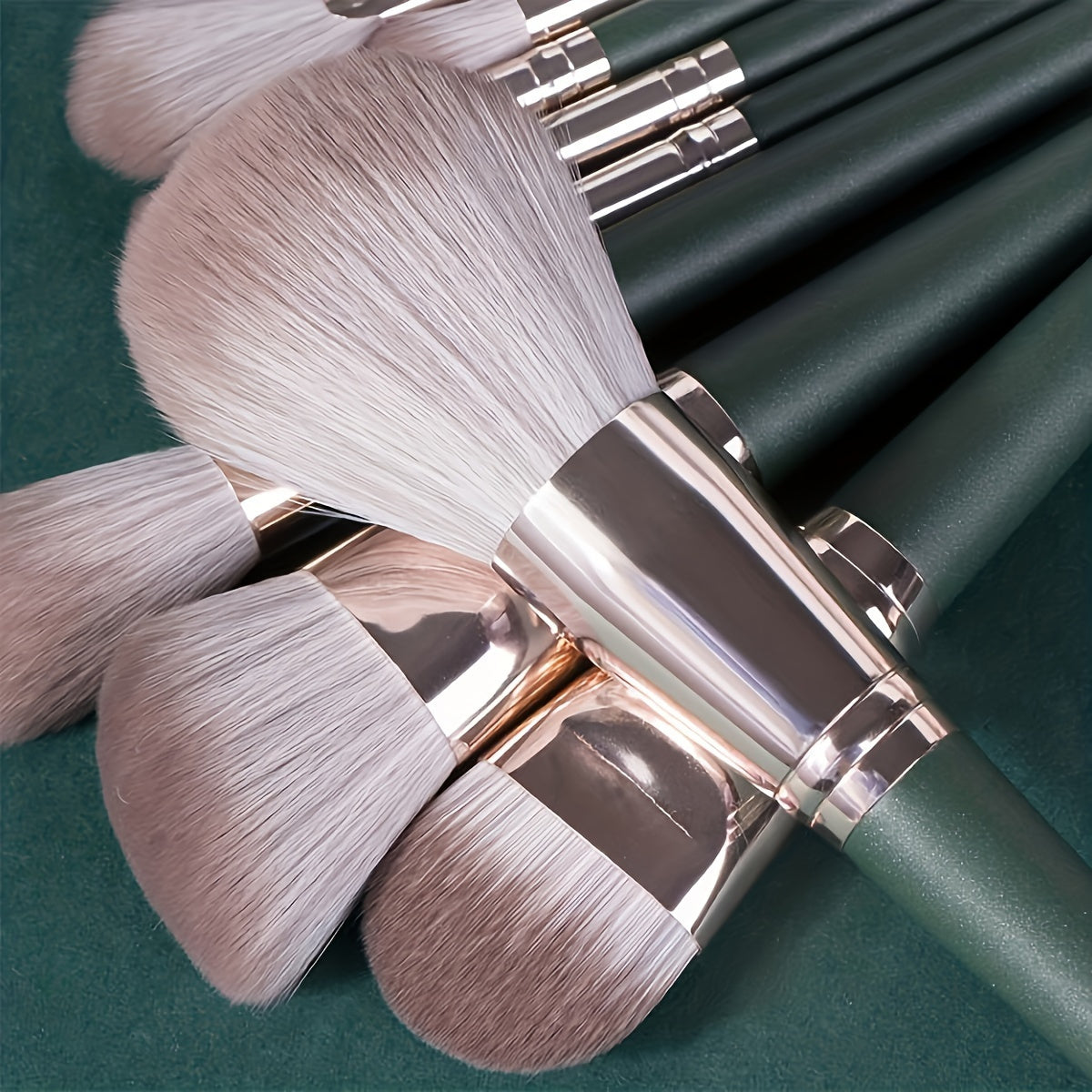 Luxurious 14pcs Makeup Brush Set - Plush, Green Professional Brushes for Full Face & Eye Detailing - Ideal for Foundation, Contouring & Blending